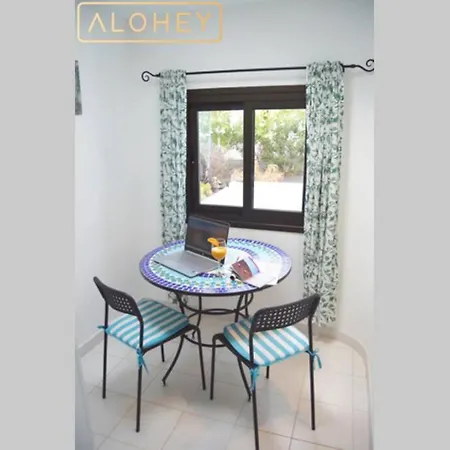 Bungalow At Playa Flamingo Apartment With Shared Pool 5 Minutes From The Beach Διαμέρισμα