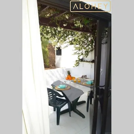 Bungalow At Playa Flamingo Apartment With Shared Pool 5 Minutes From The Beach *